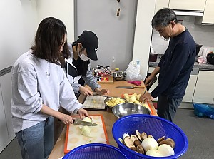 밑반찬지원사업 실시-다로기봉사회, 후원물품(빵) 전달-폴인브레드